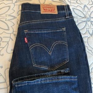 Levis Classic Straight - NWOT; never worn